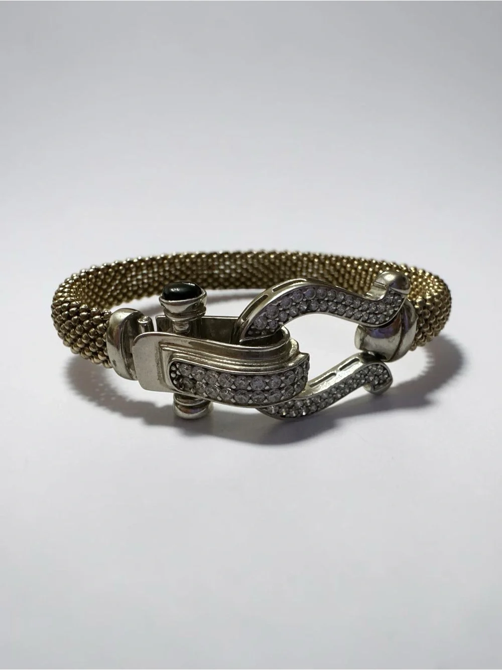 Horseshoe clasp bracelet
